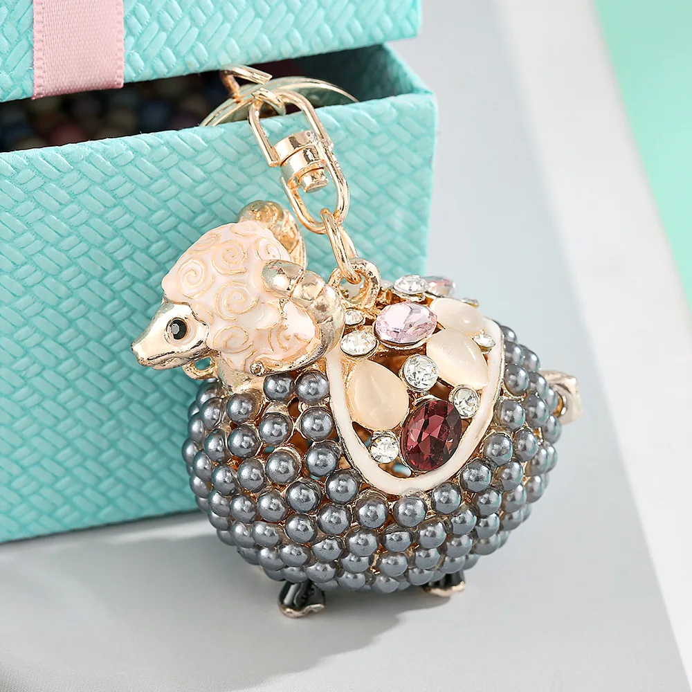 Fashion Creative Pearl Hollowed Auto Parts Inlaid With Diamond Cartoon Zodiac Sheep Metal Key Ring Custom Bag Handbag Pendant
Fashion Creative Pearl Hollowed Auto Parts Inlaid With Diamond Cartoon Zodiac Sheep Metal Key Ring Custom Bag Handbag Pendant