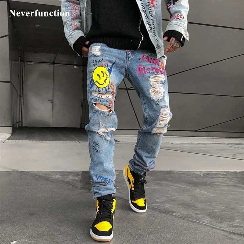 

2019 Men Ripped Street graffiti printed Beggar Jeans Hipster Hip hop Knee Holes Distressed Loose Cotton Casual Denim Trousers