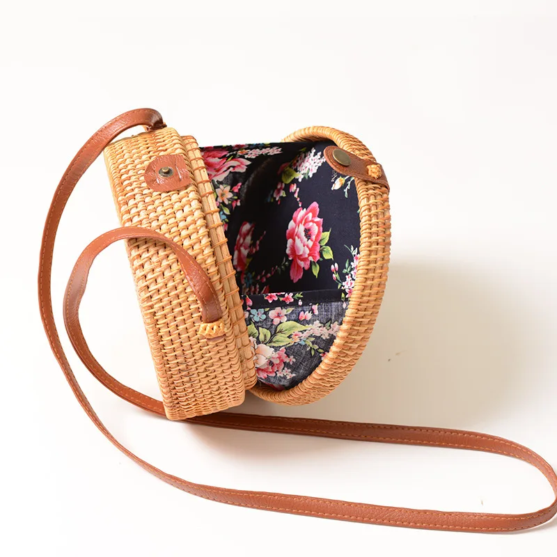 New Rattan ins butterfly paulsen is a vintage artistic brown hand-woven bag with PU flower lining
New Rattan ins butterfly paulsen is a vintage artistic brown hand-woven bag with PU flower lining