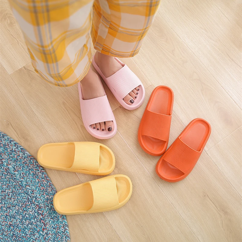 Summer Home Men Slippers Simple Black White Shoes Non-slip Bathroom Slides Flip Flops Couples Indoor Women Platform Slippers
Summer Home Men Slippers Simple Black White Shoes Non-slip Bathroom Slides Flip Flops Couples Indoor Women Platform Slippers