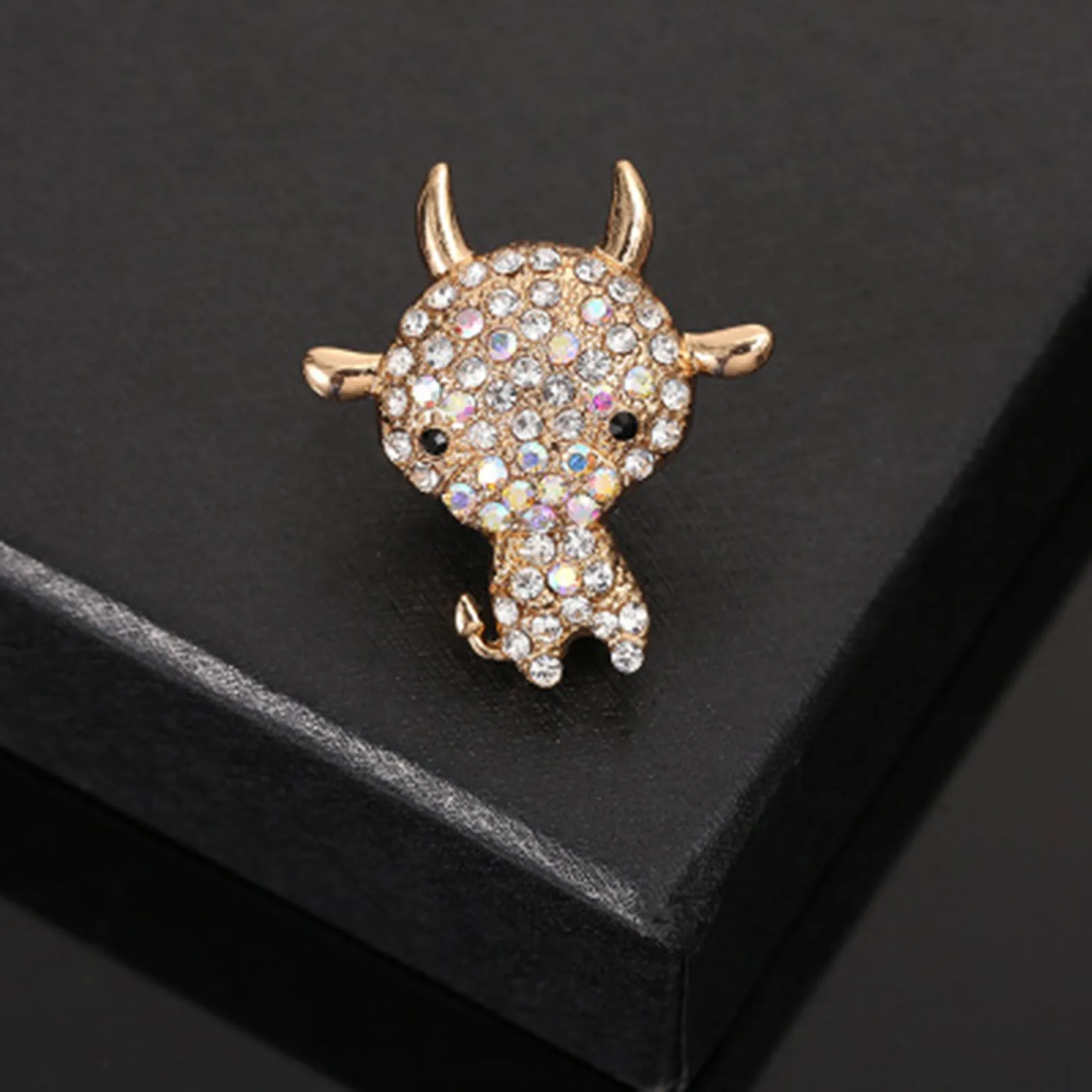 New Cow Pin Brooches Animal Series Zinc Alloy Gold Color Clear Rhinestone Brooch Women Girl Party Club Jewelry 35mm, 1 Piece
New Cow Pin Brooches Animal Series Zinc Alloy Gold Color Clear Rhinestone Brooch Women Girl Party Club Jewelry 35mm, 1 Piece