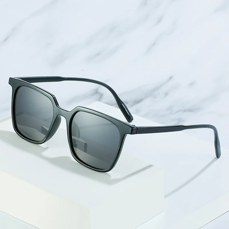 Мужские солнцезащитные очки с поляризацией, в квадратной оправе 
Мужские солнцезащитные очки с поляризацией, в квадратной оправе