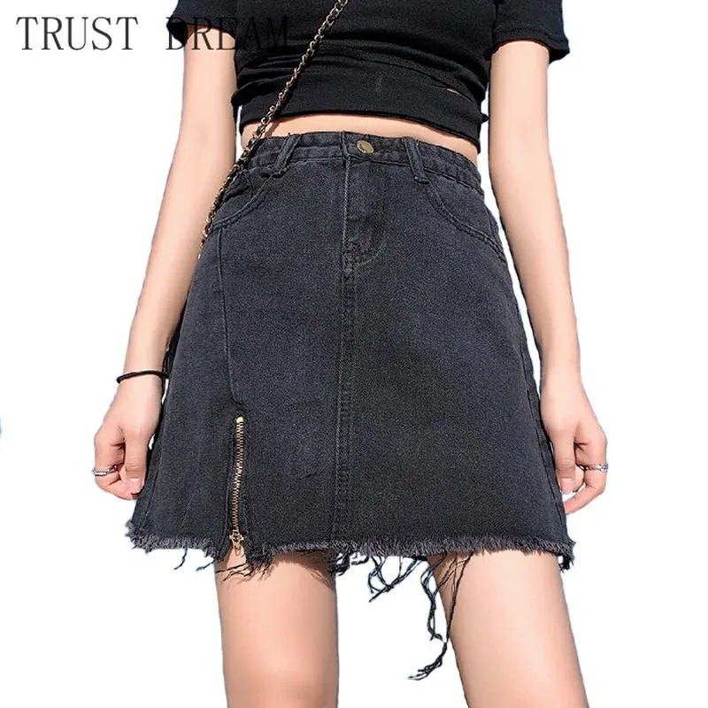 Women Denim Skirts Solid Black Blue Mini slim Skirt Sexy Zipper Casual Summer Female Fashion 2020 New Female Jeans Clothing
Women Denim Skirts Solid Black Blue Mini slim Skirt Sexy Zipper Casual Summer Female Fashion 2020 New Female Jeans Clothing