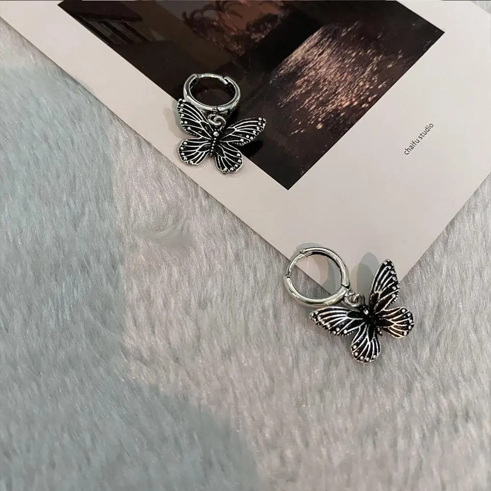Серьги-кольца женские в стиле Харадзюку с бабочкой из сплава серебристого цвета
