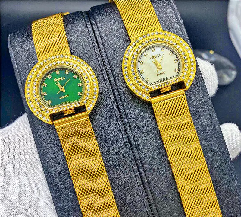 Brass band 2021 new women's watch gold watch 24K quartz bracelet vintage watch with calendar inlaid diamond Valentine's gift 
Brass band 2021 new women's watch gold watch 24K quartz bracelet vintage watch with calendar inlaid diamond Valentine's gift