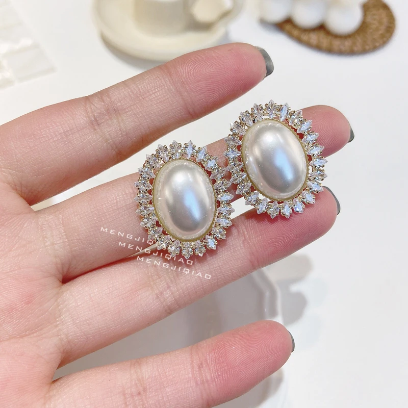 MENGJIQIAO 2021 Fashion Shiny Micro Paved Zircon Stud Earrings For Women Girls Elegant Oval Pearl Pendientes Jewelry Gifts
MENGJIQIAO 2021 Fashion Shiny Micro Paved Zircon Stud Earrings For Women Girls Elegant Oval Pearl Pendientes Jewelry Gifts