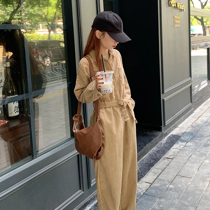 High-waist lace-up cordurory jumpsuit women's autumn and winter 2020 new Korean loose wild slim casual pants overalls
High-waist lace-up cordurory jumpsuit women's autumn and winter 2020 new Korean loose wild slim casual pants overalls