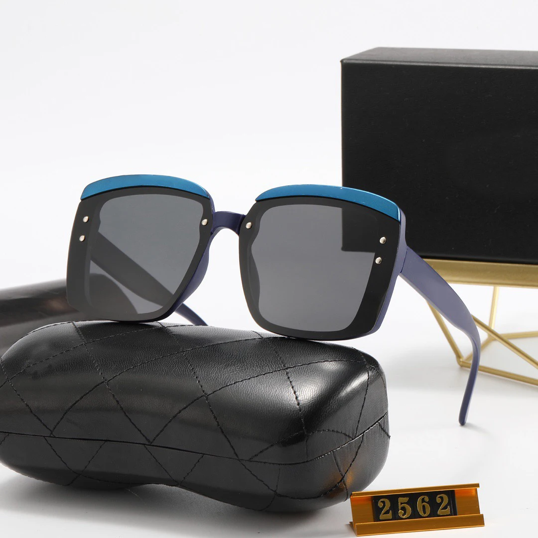 Women Polarized Sunglasses Retro Round PC Frame Brand Design Black Sun Glasses Luxury Ladies Driving Oculos de sol 
Women Polarized Sunglasses Retro Round PC Frame Brand Design Black Sun Glasses Luxury Ladies Driving Oculos de sol