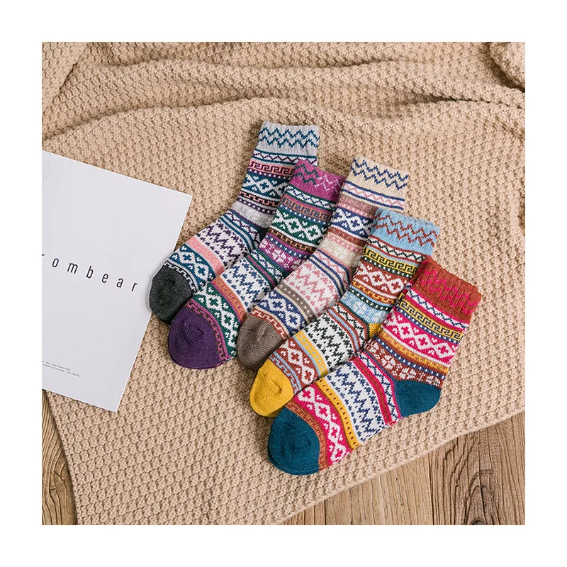 5 pairs COUPLE'S Socks Color Panel Cruciferous Fashion Tube Socks Autumn And Winter Warm Men's And Women's Socks Wool Soc
5 pairs COUPLE'S Socks Color Panel Cruciferous Fashion Tube Socks Autumn And Winter Warm Men's And Women's Socks Wool Soc