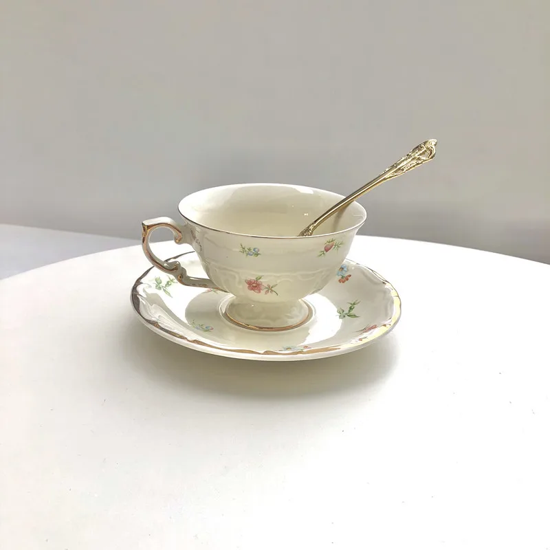 Скандинавский Творческий винтажный набор кофейных чашек с блюдцем, керамическая Высококачественная современная роскошная кофейная чашка,...
Скандинавский Творческий винтажный набор кофейных чашек с блюдцем, керамическая Высококачественная современная роскошная кофейная чашка,...