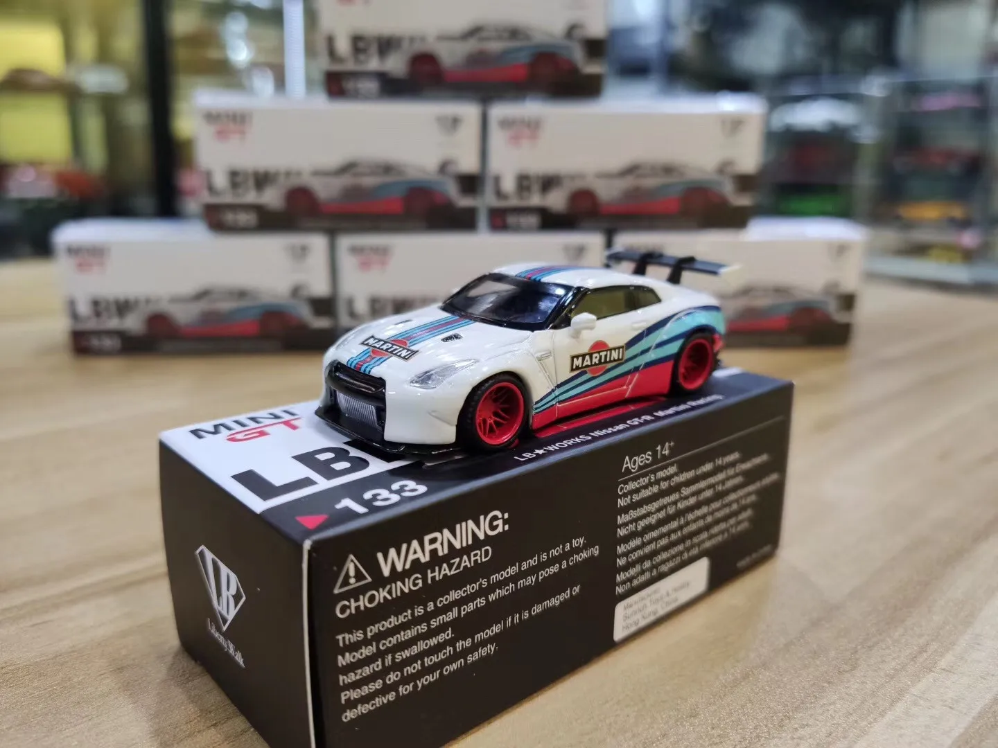 MINI GT 1/64 MARTINI R35 GT-R LB коллекция литых под давлением моделей автомобилей из сплава
MINI GT 1/64 MARTINI R35 GT-R LB коллекция литых под давлением моделей автомобилей из сплава