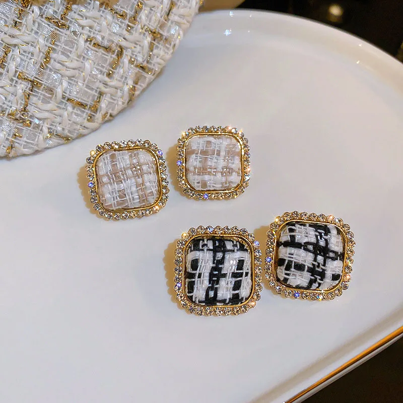 High-sense Korean Trend Elegant Pave Zircon Geometric Square Stud Earrings Women Girl Fashion Jewelry Party Gifts Checkerboard
High-sense Korean Trend Elegant Pave Zircon Geometric Square Stud Earrings Women Girl Fashion Jewelry Party Gifts Checkerboard