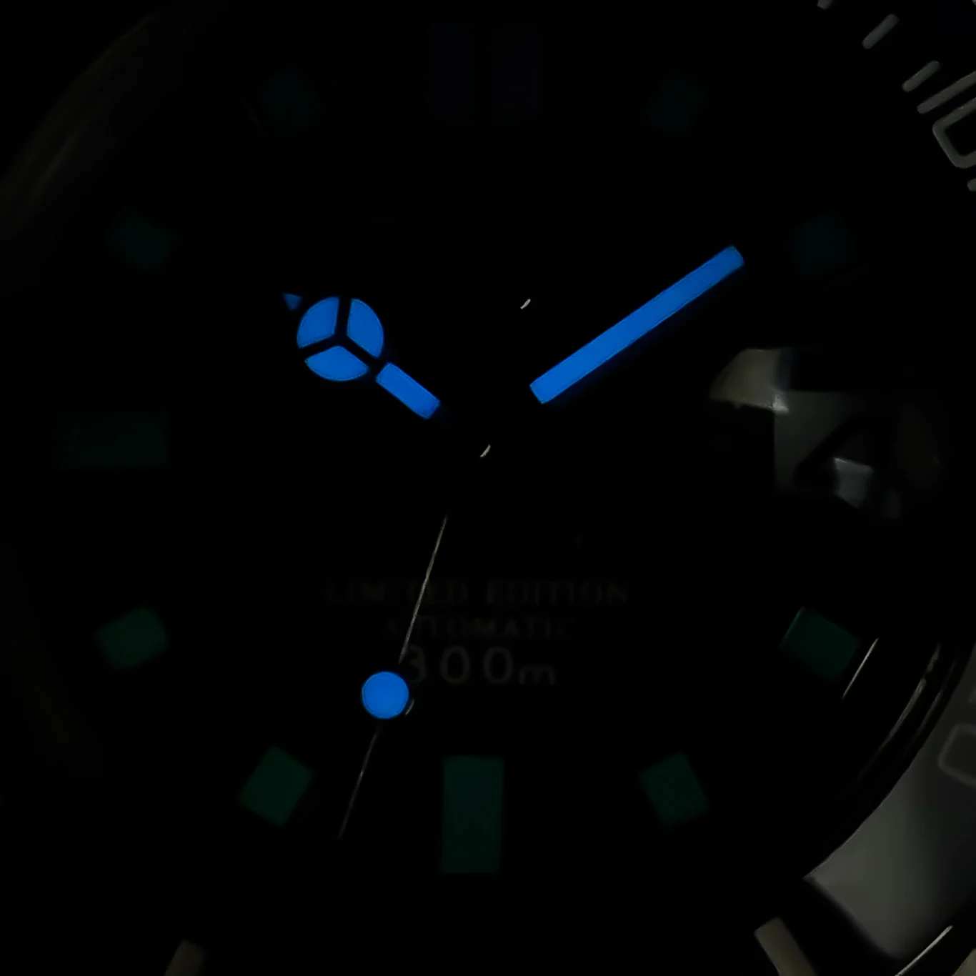 Watch Mens Machinical Automatic NH35 Japanese Luminous Hands Sapphire Glass Steel Case Custom Mod Snowflake Leather Strap Blue
Watch Mens Machinical Automatic NH35 Japanese Luminous Hands Sapphire Glass Steel Case Custom Mod Snowflake Leather Strap Blue