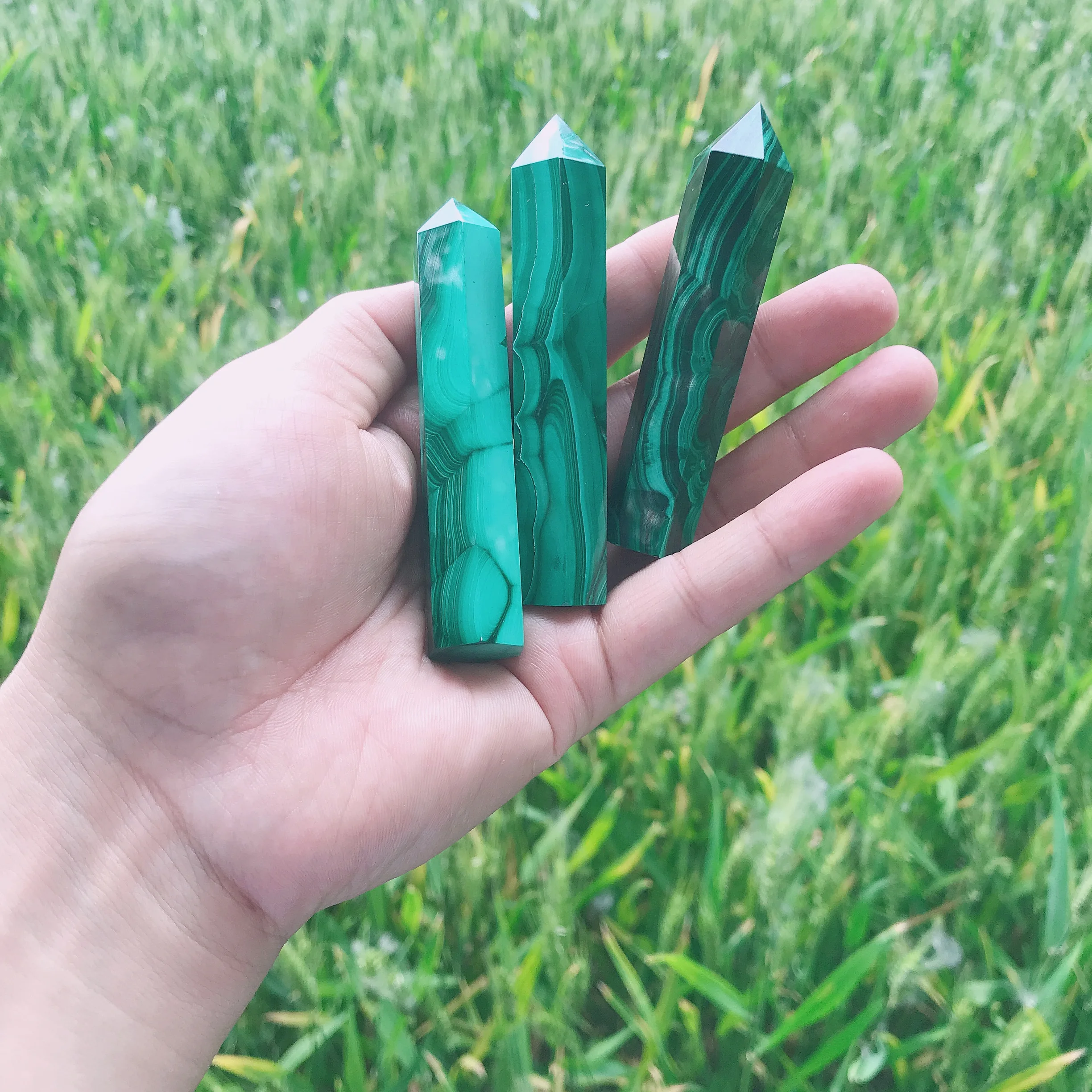 Natural malachite stone quartzite crystal tower point rehabilitation home decoration mineral specimen
Natural malachite stone quartzite crystal tower point rehabilitation home decoration mineral specimen