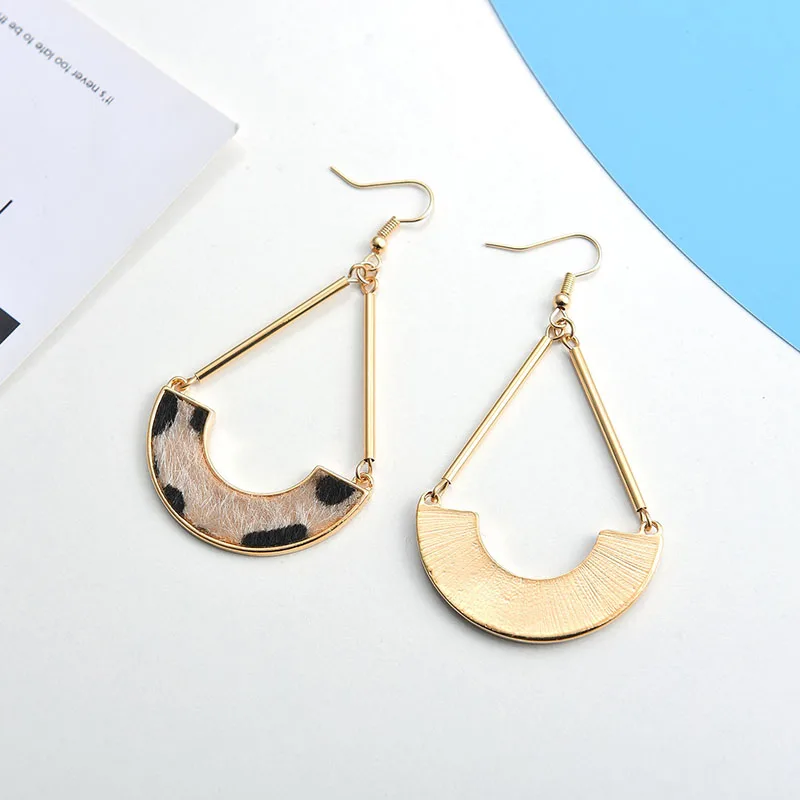 Changyi 2021 Trend Women Leopard Earrings Fashion Jewelry Accessorice Sexy Vacation Party Hanging Earrings For Female Gift
Changyi 2021 Trend Women Leopard Earrings Fashion Jewelry Accessorice Sexy Vacation Party Hanging Earrings For Female Gift