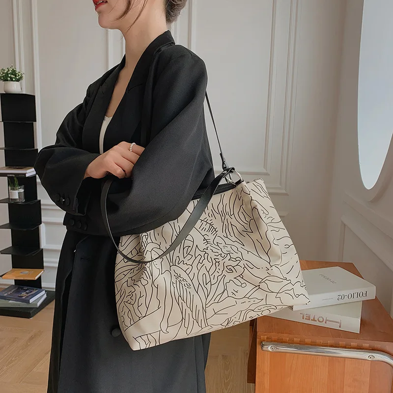 Female bag Xiaoxiangfeng 2021 new niche design female bag large capacity tote bag fashion all-match canvas bag simple W36
Female bag Xiaoxiangfeng 2021 new niche design female bag large capacity tote bag fashion all-match canvas bag simple W36