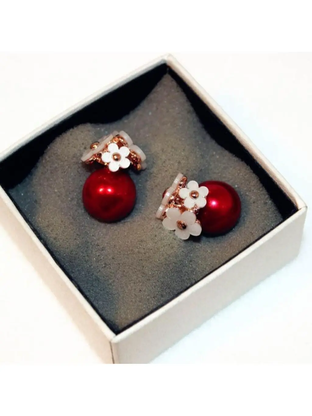 2021 New Simple Ins Fashion Style Earrings Unique Designer Double Sided Flower Pearl Elegant Stud Earrings For Woman Black White
2021 New Simple Ins Fashion Style Earrings Unique Designer Double Sided Flower Pearl Elegant Stud Earrings For Woman Black White