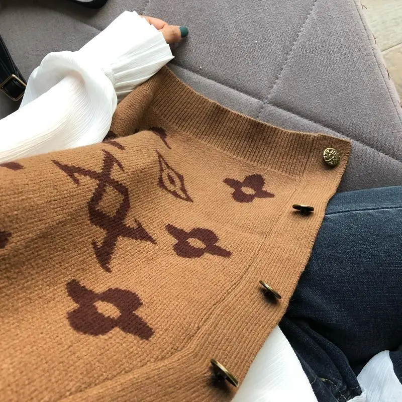 2021 spring and autumn net red same knitted vest cardigan new style versatile vest coat vest sweater women's fashion
2021 spring and autumn net red same knitted vest cardigan new style versatile vest coat vest sweater women's fashion