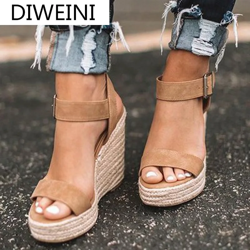 2021 Summer Buckle Women's Sandals Fish Mouth Fashion Platform Shoes Woman Wedge Open-toe Sandals Women's Shoes Large Size 35-43
2021 Summer Buckle Women's Sandals Fish Mouth Fashion Platform Shoes Woman Wedge Open-toe Sandals Women's Shoes Large Size 35-43