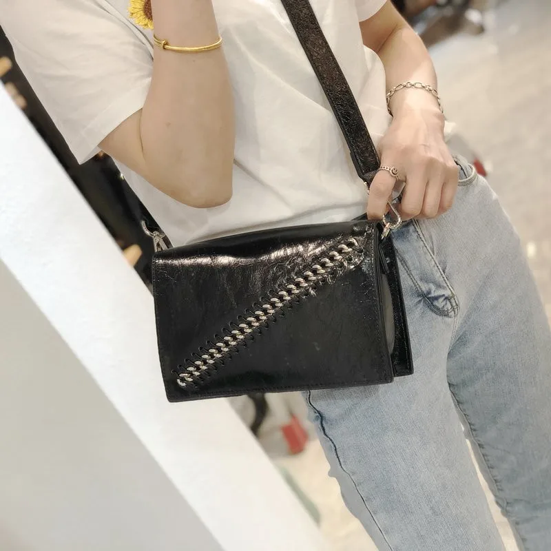 2021 New Designer Office Ladies Genuine Leather Bag White Black Bolsa Elegant Women Party Packing Flap Slung Crossbody Bags 
2021 New Designer Office Ladies Genuine Leather Bag White Black Bolsa Elegant Women Party Packing Flap Slung Crossbody Bags