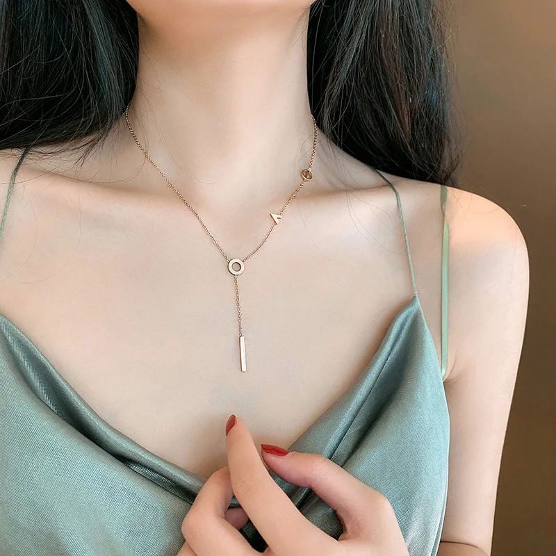 Simple LOVE net red pendant titanium steel necklace fashion temperament letter cold wind niche clavicle chain
Simple LOVE net red pendant titanium steel necklace fashion temperament letter cold wind niche clavicle chain