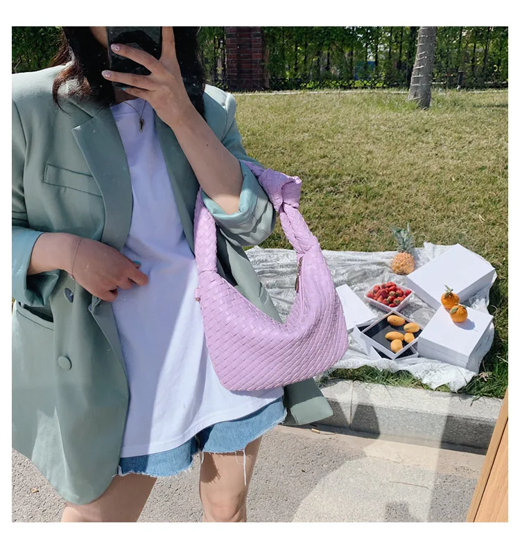 Fashion hand-woven bag designer luxury brand leather printed shoulder bag lady messenger bag PU knotted handbag casual handbag
Fashion hand-woven bag designer luxury brand leather printed shoulder bag lady messenger bag PU knotted handbag casual handbag