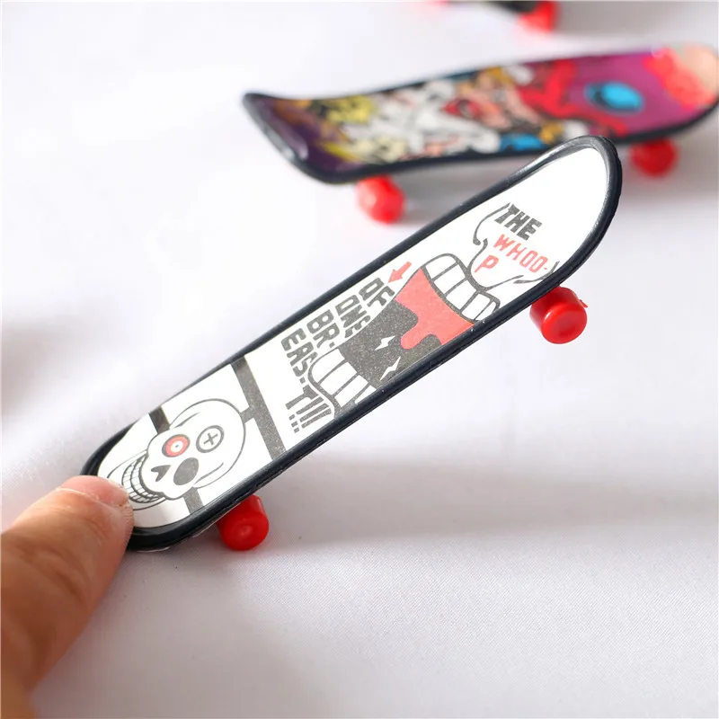 1pcs finger toy doll house Mini Fingerboard Skate Boarding Toys for Obitsu11 doll 1/6 doll 1/12 doll toy accessories
1pcs finger toy doll house Mini Fingerboard Skate Boarding Toys for Obitsu11 doll 1/6 doll 1/12 doll toy accessories