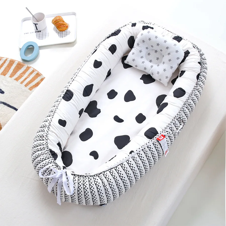 Geometric pattern folding removable and washable portable crib bed Bionic full detachable baby pillow travel crib baby nursery
Geometric pattern folding removable and washable portable crib bed Bionic full detachable baby pillow travel crib baby nursery