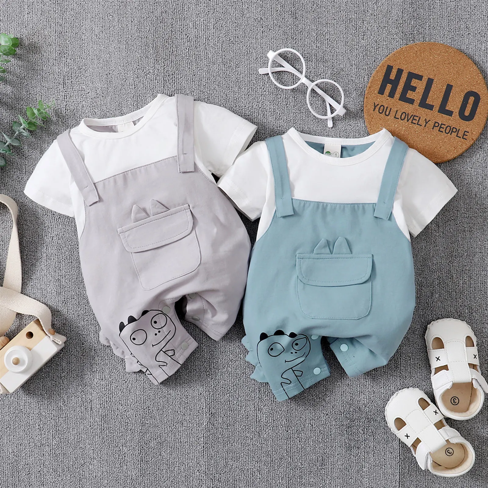 Baby Boy’s Casual Short Sleeve Jumpsuit Cute Dinosaur Printing Straps Stitching Short Romper
Baby Boy’s Casual Short Sleeve Jumpsuit Cute Dinosaur Printing Straps Stitching Short Romper