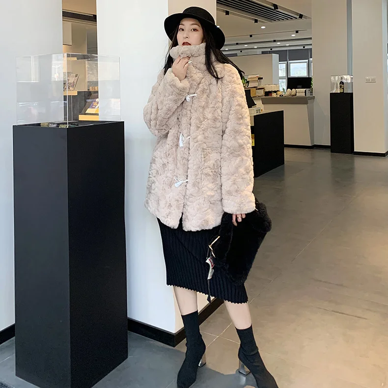 2021female Winter Warm Coat Imitation Rabbit Fur Horn Buckle Casual Loose Wool Fashion The New Listing Furry Harajuku Young
2021female Winter Warm Coat Imitation Rabbit Fur Horn Buckle Casual Loose Wool Fashion The New Listing Furry Harajuku Young