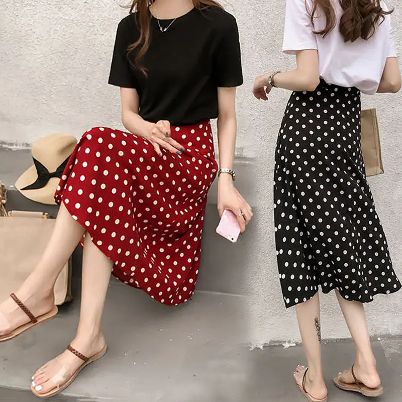 Retro wave point chiffon skirt 2021 new high waist slim A-line skirt mid length dot swing skirt 
Retro wave point chiffon skirt 2021 new high waist slim A-line skirt mid length dot swing skirt