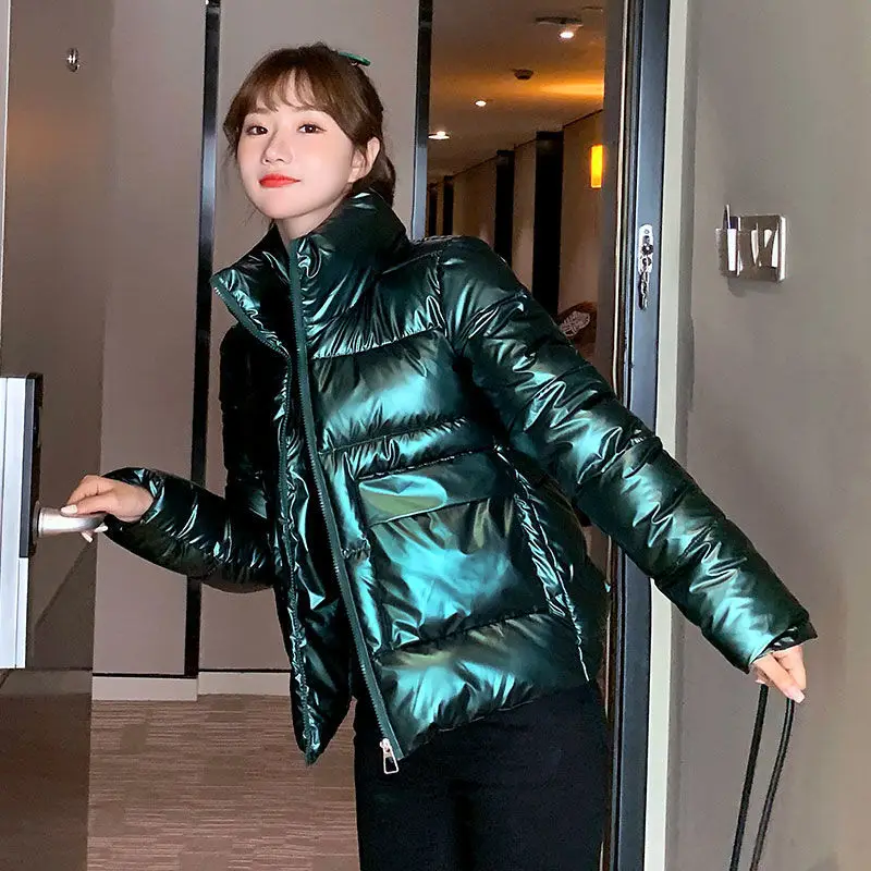 Women Winter Jacket Short Glossy Parkas 2021 New Fashion Stand Collar Casual Warm Cotton Padded Coat Female Waterproof Outwear
Women Winter Jacket Short Glossy Parkas 2021 New Fashion Stand Collar Casual Warm Cotton Padded Coat Female Waterproof Outwear
