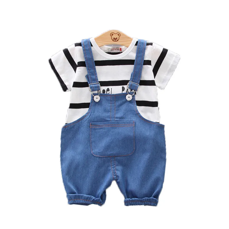 

Коллекция 2021 года, новая летняя детская рубашка в полоску с короткими рукавами и круглым вырезом джинсовый комбинезон, костюм из двух предм...