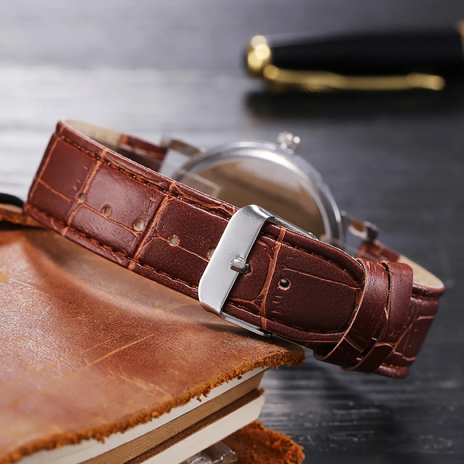 Women Men Casual Watch Business Luxurious Top Brand Leather Belt Arrival Decorative Mens Watches Relogio Masculino Quartz Watch 
Women Men Casual Watch Business Luxurious Top Brand Leather Belt Arrival Decorative Mens Watches Relogio Masculino Quartz Watch