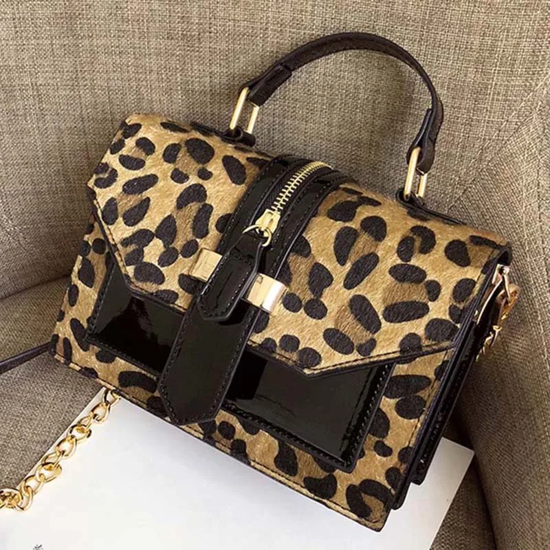 Сумки через плечо для женщин с украшением на молнии, дамские сумочки на цепочке и кошелек, маленькая сумка через плечо из лакированной кожи
Сумки через плечо для женщин с украшением на молнии, дамские сумочки на цепочке и кошелек, маленькая сумка через плечо из лакированной кожи