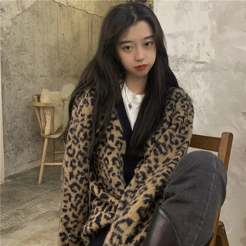 Women 2021 Fashion Leopard Knitted Cardigan Sweater Vintage V Neck Long Sleeve Female Outerwear Chic Tops Harajuku
Women 2021 Fashion Leopard Knitted Cardigan Sweater Vintage V Neck Long Sleeve Female Outerwear Chic Tops Harajuku