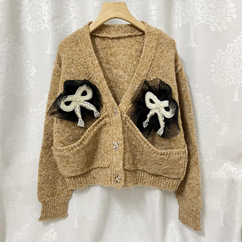 2021 Winter Wool Beaded Bow Button Elegant Chic Single-Breasted Cardigan Loose V-Neck Knit Sweater Brand New Women Clothing
2021 Winter Wool Beaded Bow Button Elegant Chic Single-Breasted Cardigan Loose V-Neck Knit Sweater Brand New Women Clothing