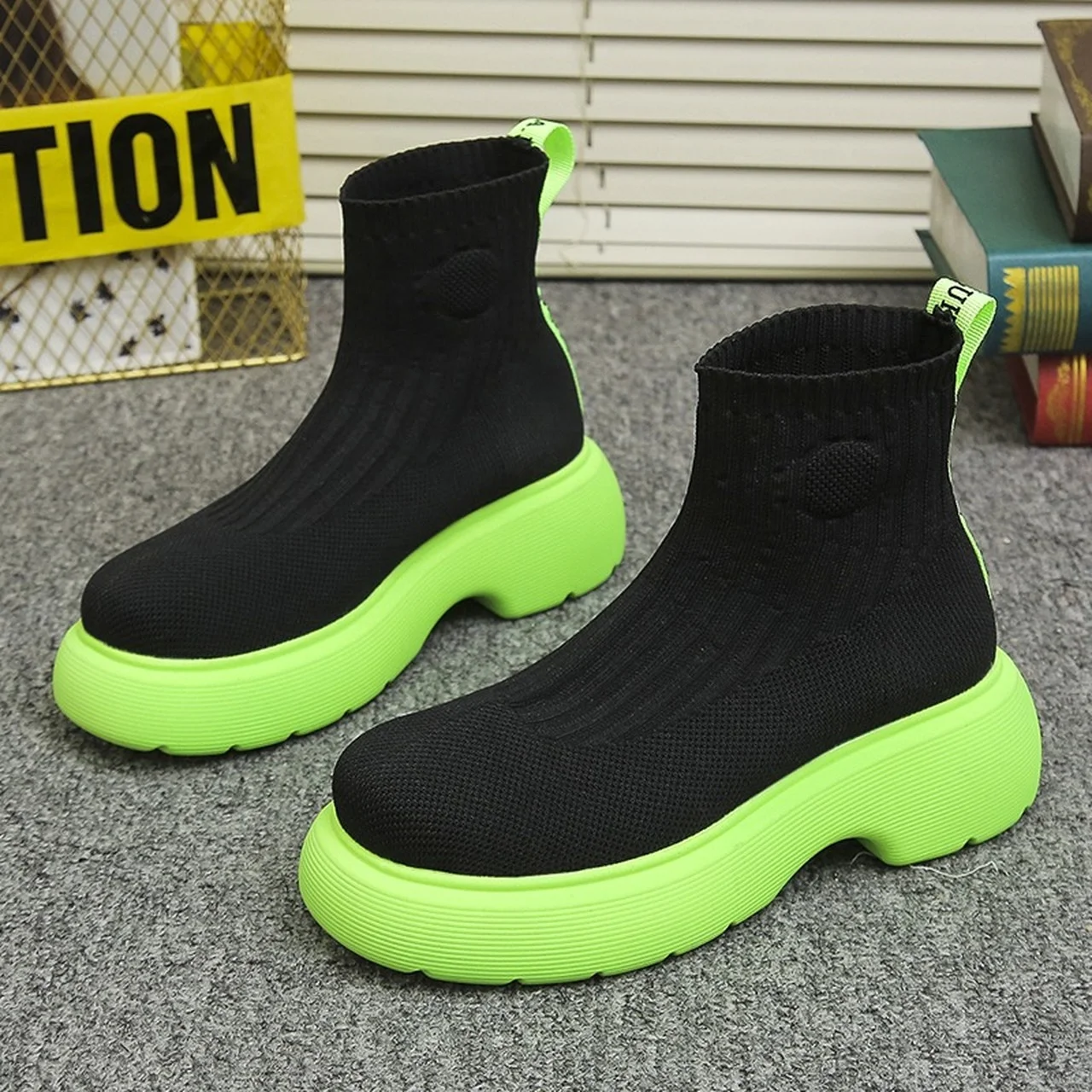 Luxury Designer Women Flat Shoes High Top Speed Sock Sneakers Ankle Boots Breathable Female Tennis Trainers Zapatillas Mujer 
Luxury Designer Women Flat Shoes High Top Speed Sock Sneakers Ankle Boots Breathable Female Tennis Trainers Zapatillas Mujer