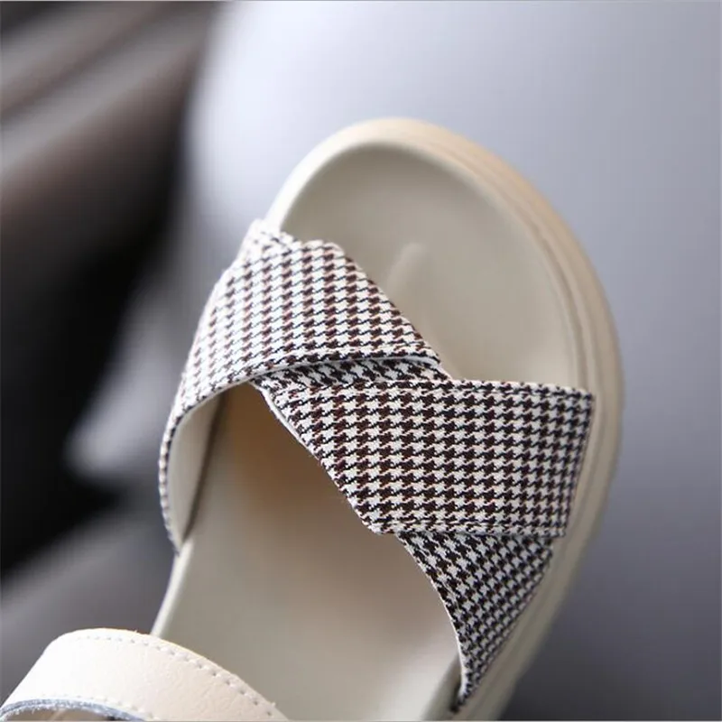 Children's sandals 2020 summer new Korean fashion lattice children's princess shoes soft bottom casual student beach shoes26-36
Children's sandals 2020 summer new Korean fashion lattice children's princess shoes soft bottom casual student beach shoes26-36