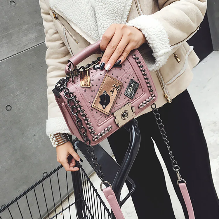 Fashion Luxury Designer Badge Handbag 2021 New Chain Small Square Bag Stereo Lock Korean Pu Leather Shoulder Bag
Fashion Luxury Designer Badge Handbag 2021 New Chain Small Square Bag Stereo Lock Korean Pu Leather Shoulder Bag