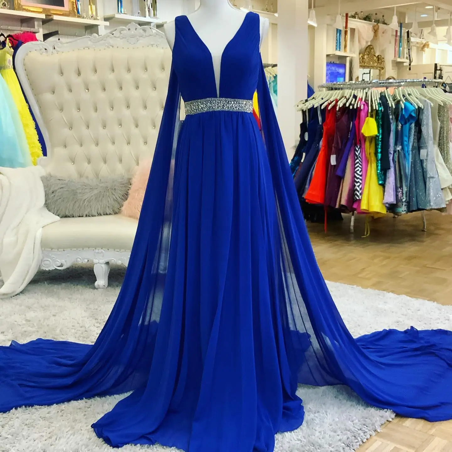 Royal-Blue Chiffon Prom Dresses 2021 Cape Long Formal Evening Gowns vestidos de fiesta largos elegantes de gala Empire Pageant
Royal-Blue Chiffon Prom Dresses 2021 Cape Long Formal Evening Gowns vestidos de fiesta largos elegantes de gala Empire Pageant