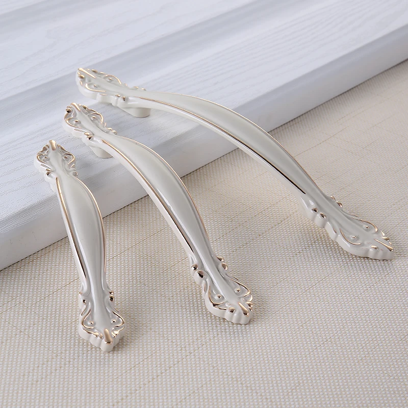 European Ivory White Handle Drawer Closet Gold Handle Cabinet Door Cabinet Invisible Door Handle Modern Pulls Hole Konb 935
European Ivory White Handle Drawer Closet Gold Handle Cabinet Door Cabinet Invisible Door Handle Modern Pulls Hole Konb 935