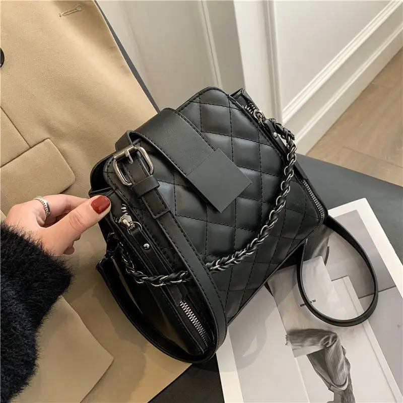 High sense of fashion small bag female 2021 new trendy wild shoulder bag winter texture messenger bag
High sense of fashion small bag female 2021 new trendy wild shoulder bag winter texture messenger bag