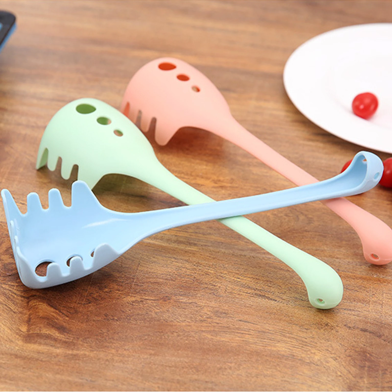 Practical Spaghetti Spoon Colander Noodle Pasta Scoop Spaghetti Ladle Slot Spoon Plastic Colander Kitchen Gadget
Practical Spaghetti Spoon Colander Noodle Pasta Scoop Spaghetti Ladle Slot Spoon Plastic Colander Kitchen Gadget