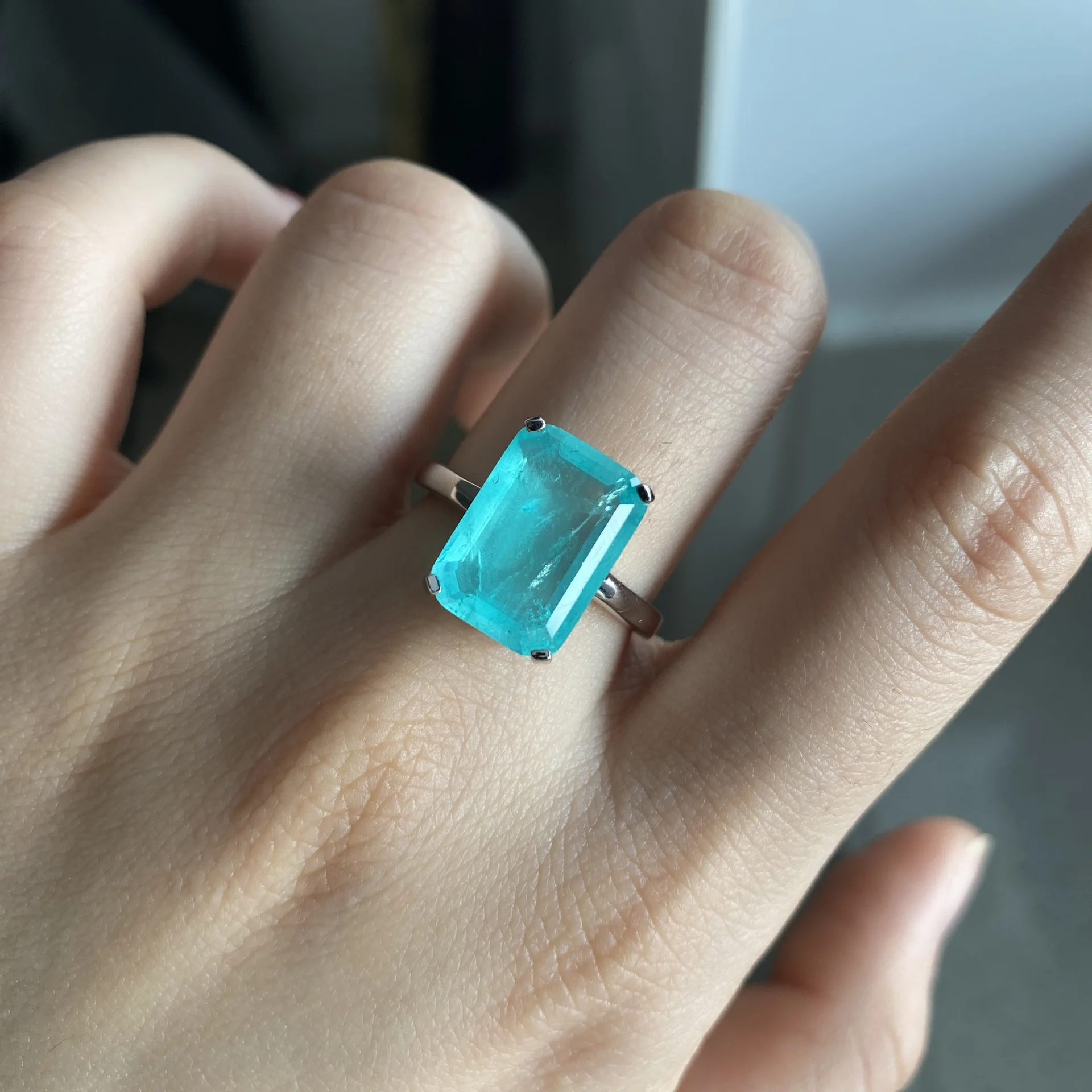 925 Silver 10*14MM Paraiba Tourmaline Emearald Gemstone Engagement Diamond Ring For Women Wedding Party Fine Jewelry Wholesale
925 Silver 10*14MM Paraiba Tourmaline Emearald Gemstone Engagement Diamond Ring For Women Wedding Party Fine Jewelry Wholesale