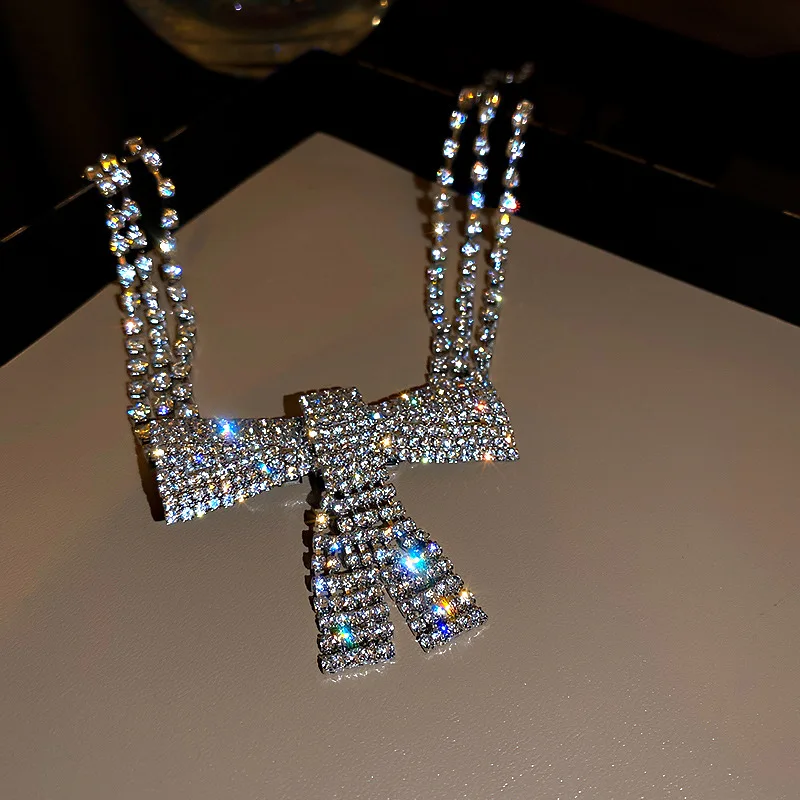 Luxury Female Crystal Bowknot Pendant Necklace Classic Silver Color Chain Necklaces For Women Cute White Zircon Wedding Necklace
Luxury Female Crystal Bowknot Pendant Necklace Classic Silver Color Chain Necklaces For Women Cute White Zircon Wedding Necklace