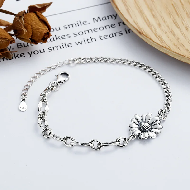 New Fashion S925 Sterling Silver Jewelry Little Daisy Bracelet Women's Japan And Korea Version Simple Personality Trendy Gift
New Fashion S925 Sterling Silver Jewelry Little Daisy Bracelet Women's Japan And Korea Version Simple Personality Trendy Gift