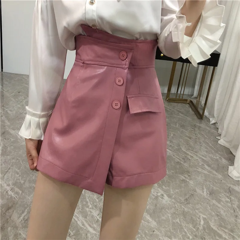 Korea 2020 Autumn New Fashion Designer Women's Pu Faux Leather Shorts Irregular Empire Button Solid Color Mini Casual Shorts
Korea 2020 Autumn New Fashion Designer Women's Pu Faux Leather Shorts Irregular Empire Button Solid Color Mini Casual Shorts