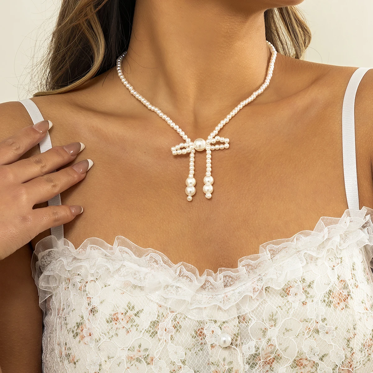 Elegant Pearl Beads Bow Tie Short Choker Necklace for Women Trendy Wedding Pearl Chain Necklace Neck 2022 Fashion Jewelry Collar
Elegant Pearl Beads Bow Tie Short Choker Necklace for Women Trendy Wedding Pearl Chain Necklace Neck 2022 Fashion Jewelry Collar