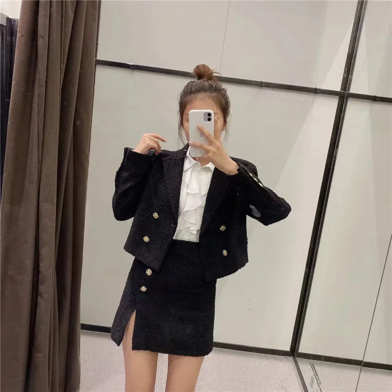 Za Black Textured Double Breasted Cropped Blazer Women 2020 Vintage Metal Button Long Sleeve Lapel Collar Office Ladies Blazers
Za Black Textured Double Breasted Cropped Blazer Women 2020 Vintage Metal Button Long Sleeve Lapel Collar Office Ladies Blazers